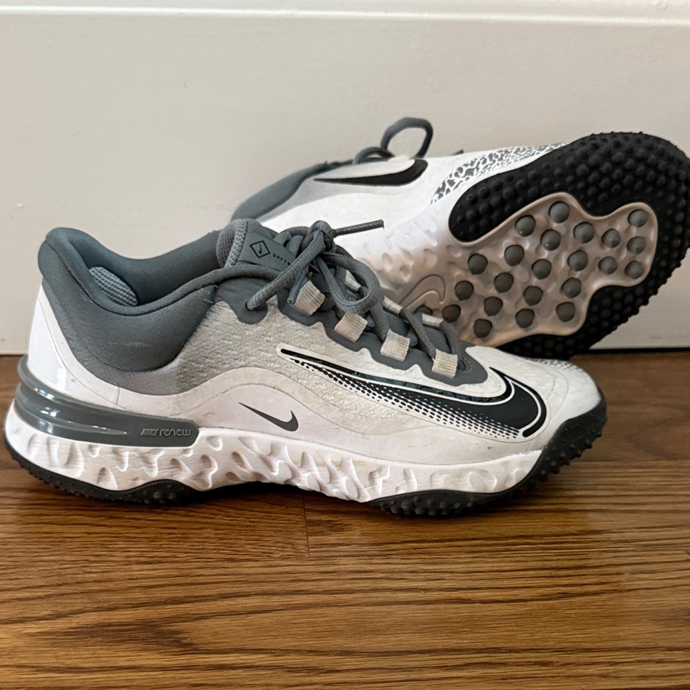 Women’s Nike Alpha Huarache Elite Turf Shoes